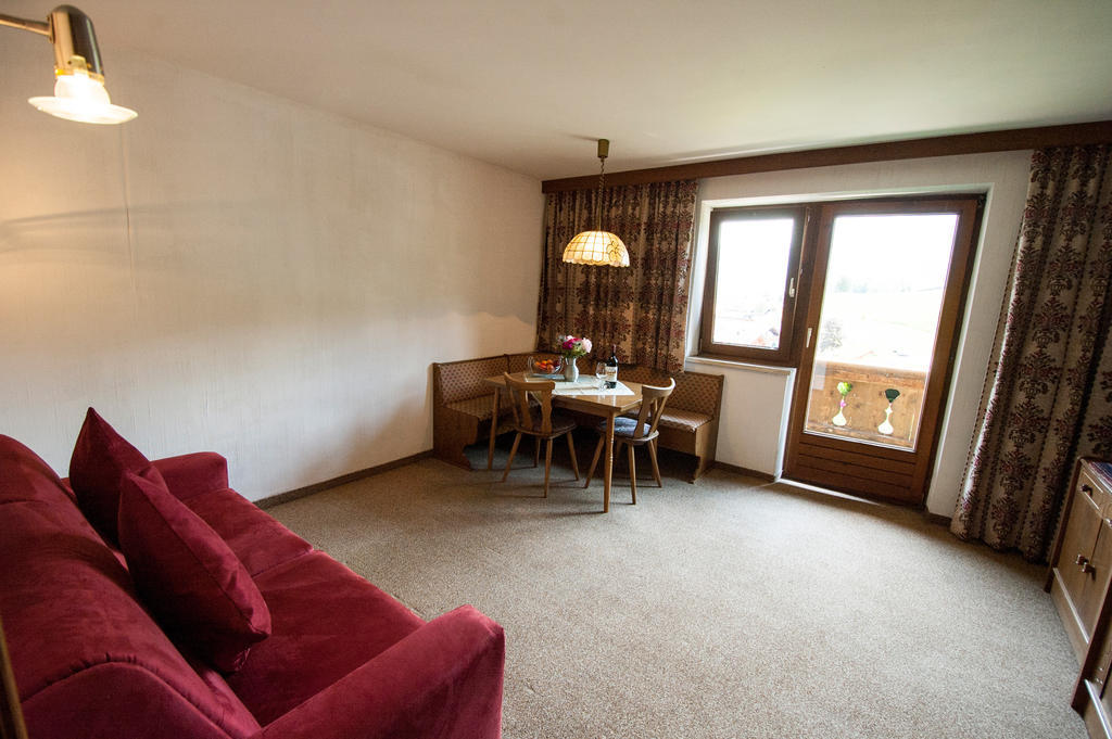 Haus Panorama Apartment Lermoos Ruang foto