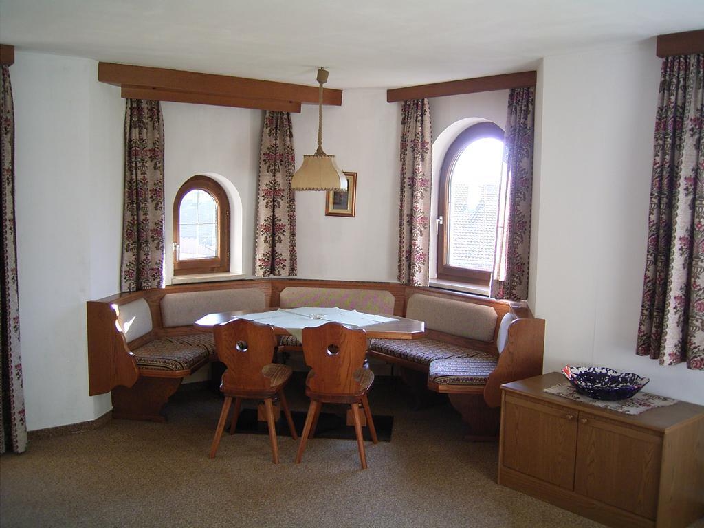 Haus Panorama Apartment Lermoos Ruang foto